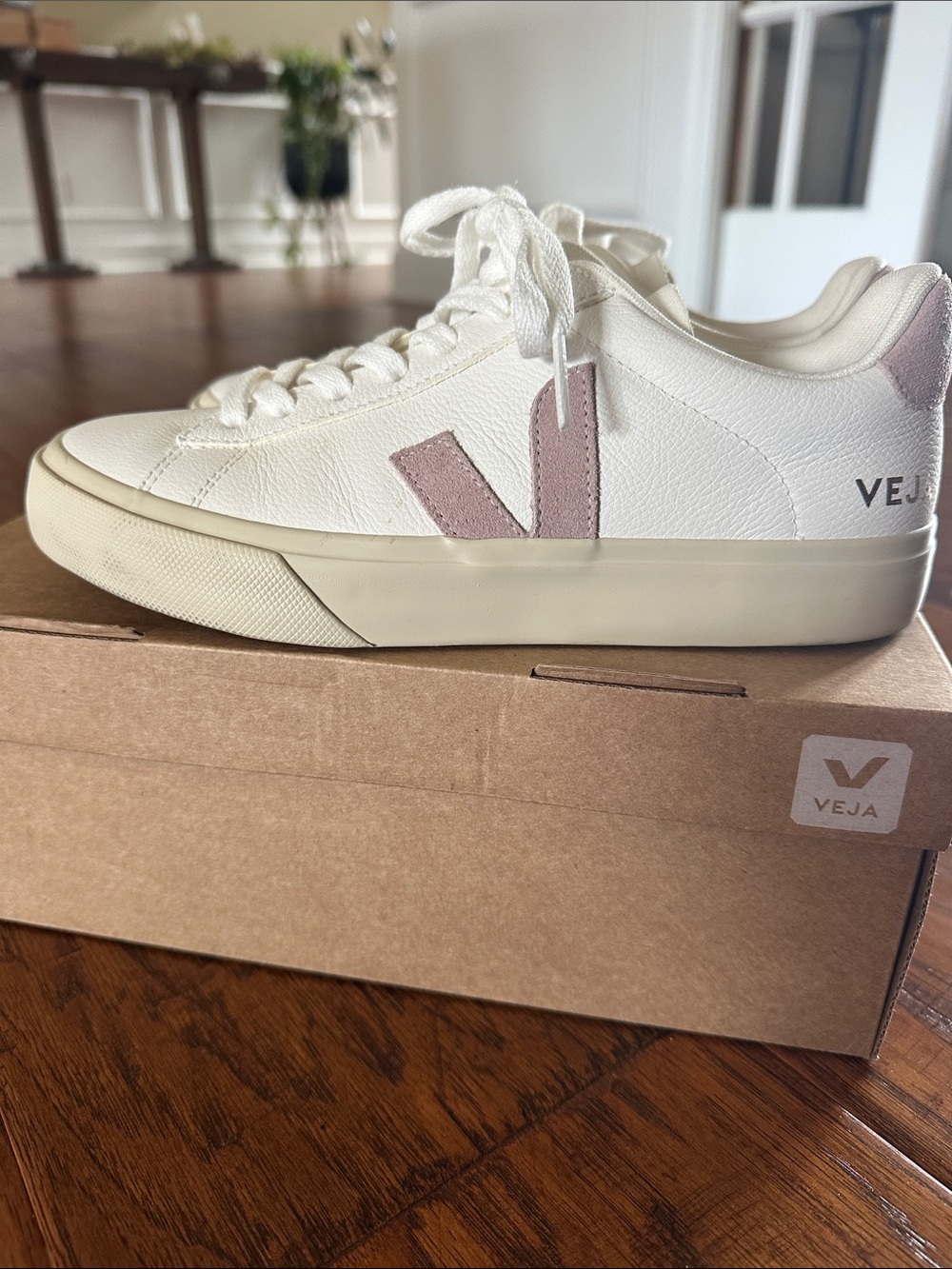 Veja Women’s Low-Top Campo Leather Sneakers in white with blush V sz 38